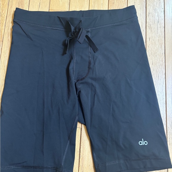 Alo Yoga Warrior Compression Short - Picture 2 of 3